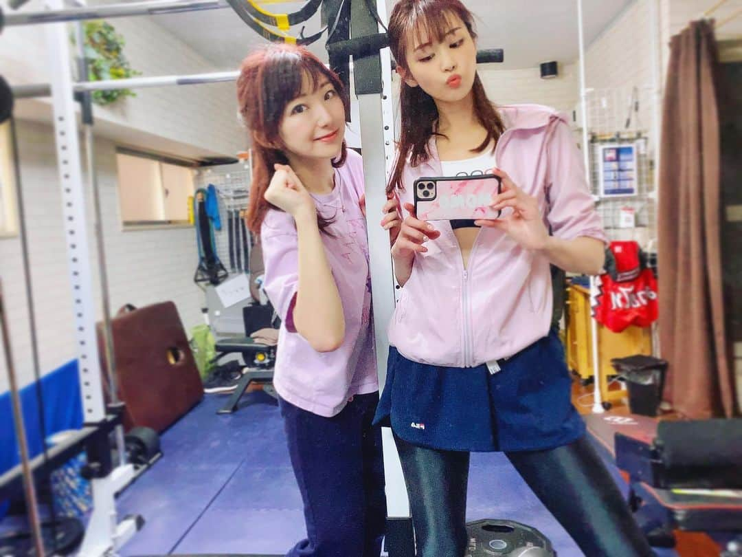 横町ももこさんのインスタグラム写真 - (横町ももこInstagram)「💖  おしりんと @haradamasato0513 で筋トレしてきた💪💥  前回に引き続きスパルタで数回で立てなくなるくらいキツかった…💣💦  その分正しい位置につくべき筋肉がしっかりついてくれるってことだからキツくても頑張りました🔥🔥  今回は何日ぐらいこの筋肉痛と戦うのかなあ…🤣  #workout#training#fitness#トレーニング#パーソナルトレーニング #尻トレ#ヒップアップトレーニング #personaltraining#bodymake#美ボディ #パーソナルトレーニングジム #代官山ジム #代官山 #筋トレ女子#トレ女 #脂肪燃焼#運動不足解消#歪み改善#肩こり解消 #腰痛改善 #姿勢矯正 #trainingwear #filacrew  #横町ももこ#フリーモデル#ブロガー#インフルエンサー #japanesemodel #일본여자」3月19日 21時01分 - momochadayo