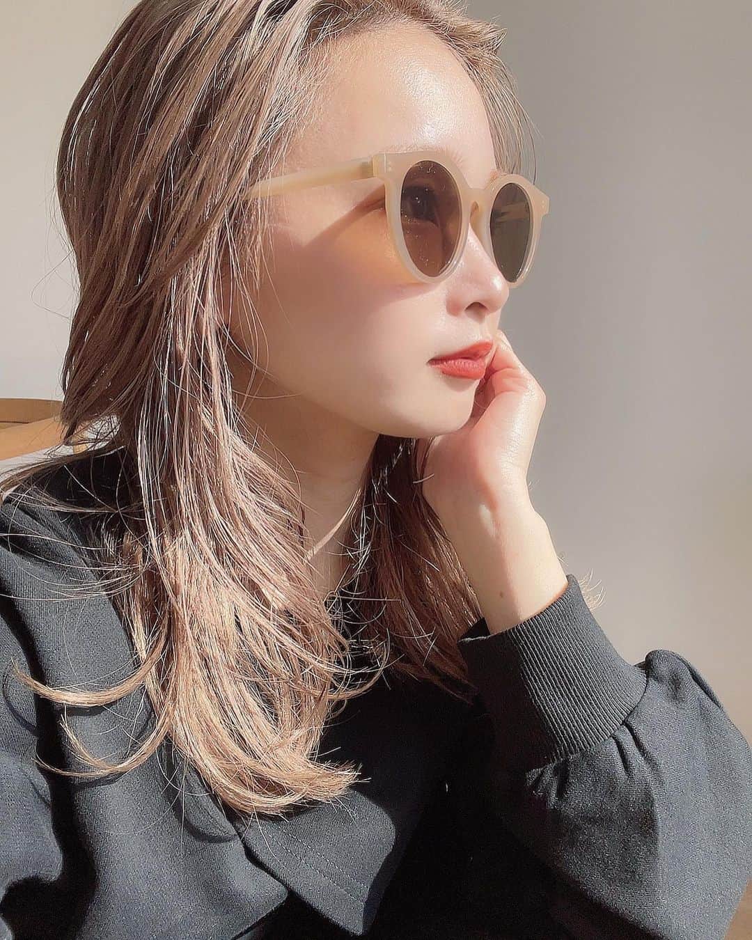 高田茉実さんのインスタグラム写真 - (高田茉実Instagram)「sunglasses @lilou__official  sweat @lilou__official  pierce @aletta_jewelry_official」3月19日 20時54分 - __mamico