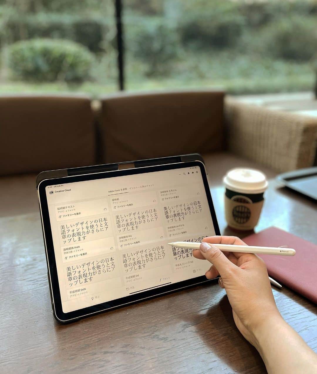 酒匂彩名のインスタグラム：「: 今年の誕生日プレゼントはiPadproにしていただきました🥺✨ とりあえず、仕事でもイラレ使ってるからiPadバージョンの落としたけど…デスクトップのと使い勝手(操作具合？)が違いすぎて割と心折れてる🥺 いつも使ってるフォントもあったりなかったりで途中で探すのも落すのもやめた…(共有して欲しいぜ…) でも、ペンが私の知ってるタッチペン的なやつと違いすぎて(筆圧で変わるの！？)時代は進んでるんだなぁ…と実感しました。 とりあえず、今はお絵描きツールでレムを描いてみたりしてiPadに慣れるよう模索中です。 クロッキーとかデザインの原案とかそういうの描いてデータとして残せればいいなぁ〜☺️❤️ 私の古いiPadは息子用になりそうです。 : : #iPadpro #bdpresent #Apple #iPad #ApplePencil #🍎 #アイパッドプロ　#アップルペンシル」