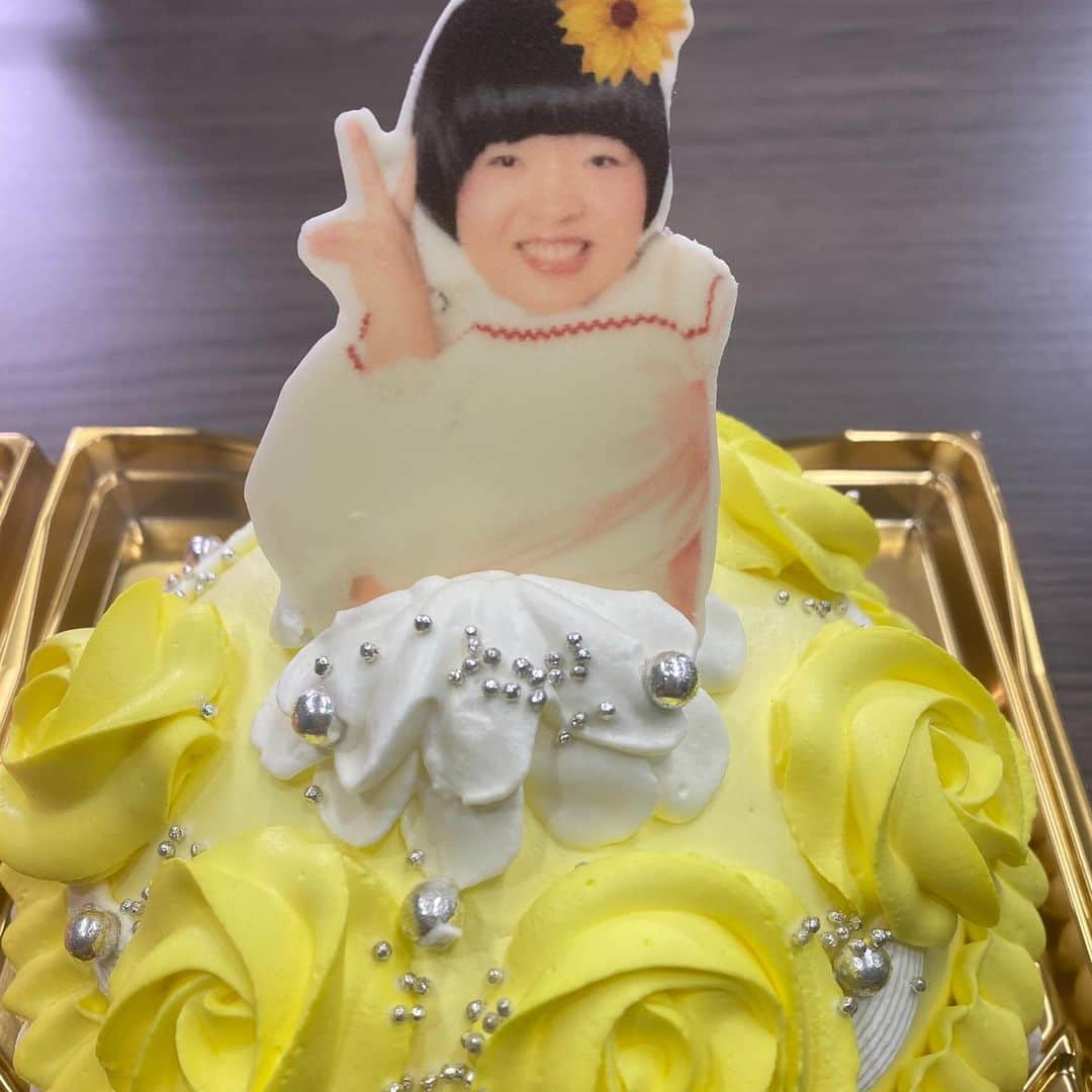 おかずクラブさんのインスタグラム写真 - (おかずクラブInstagram)「こんばんわ。 オカリナです！  テレビ静岡のただいまテレビでRuban（リュバン）さんにドレスケーキを作っていただきました！！  とても可愛くて美味しかったです。  私たちの宣材写真を元に作ってあるんですよ！ ありがたいです🎂  #ただいまテレビ  #ただいま日和  #Rubanさん」3月19日 21時20分 - okazu_club