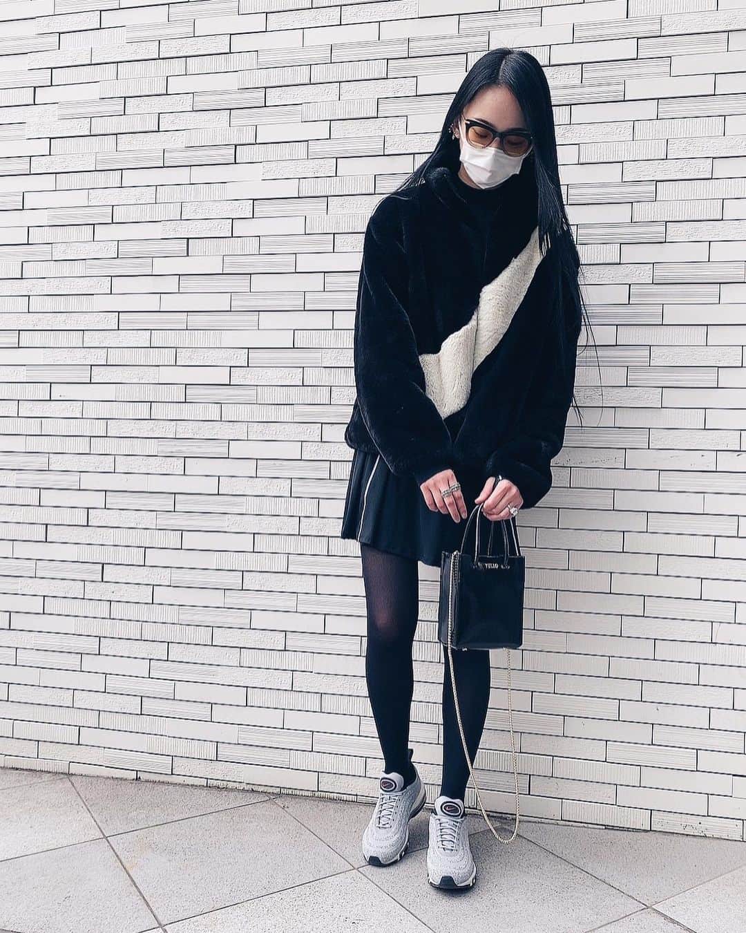 彩姫のインスタグラム：「﻿ ﻿ ﻿ アウターもワンピースもスニーカーも #nike だった #ootd です﻿ #ootd を載せるのお久しぶりです﻿ ﻿ ﻿ 毎日お洋服は着ているのに写真をなかなか撮らないねぇ…﻿ 見てもらいたい可愛いお洋服沢山あるのにぃ…﻿ ﻿ ﻿ @yelloshoes_official の可愛いお鞄がとても使いやすい👽🌪✨﻿ ﻿ #bandmaid﻿ #saiki﻿」