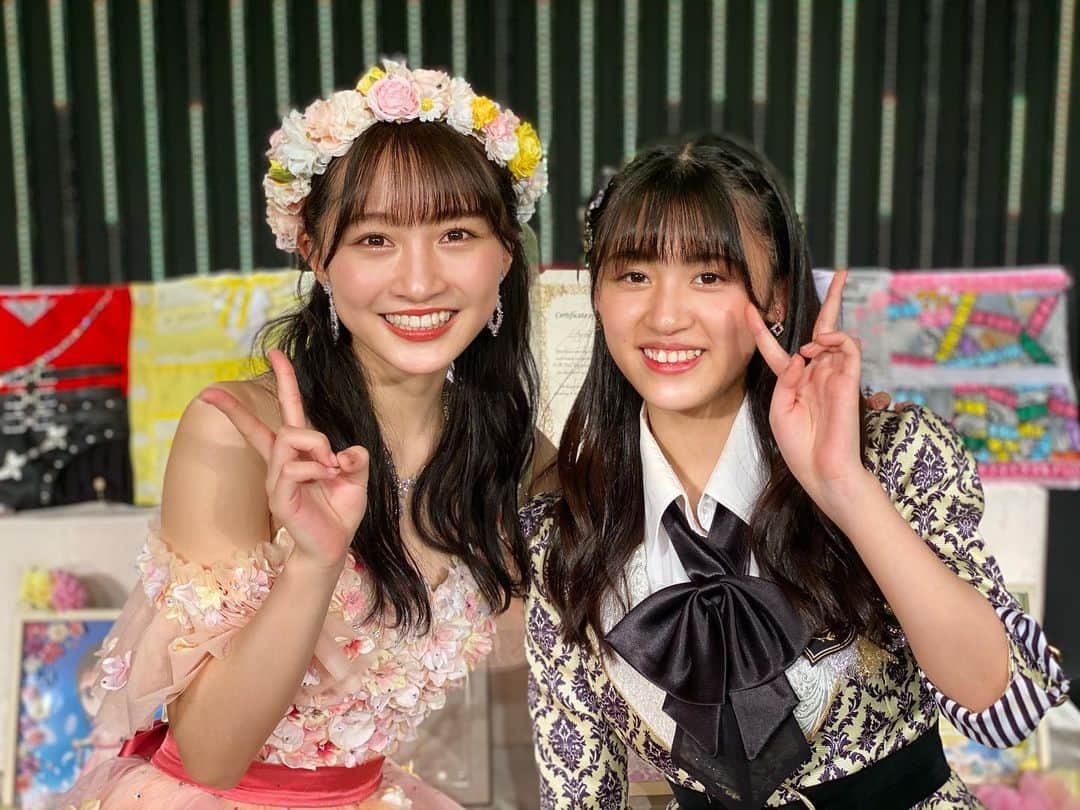 中川美音さんのインスタグラム写真 - (中川美音Instagram)「#山本彩加卒業公演  ありがとうございました😊  5期生で唯一の同い年で 最初は比べられちゃうから頑張ろうって思ってたけど 比べられる間もなくどんどん上にいっちゃって ずっとキラキラしてたね 4年半お疲れ様でした！  誰がどこにいても NMB48の5期生は10人です！」3月19日 21時29分 - nakagawa_mion