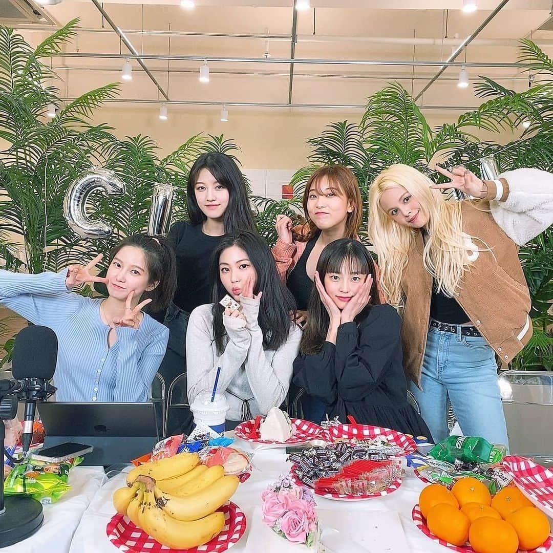 CLCさんのインスタグラム写真 - (CLCInstagram)「[📸] 210319 @ CLC 6th Anniversary♥ LIVE   따뜻한 봄날처럼 행복했던 시간을 함께해준 체셔들 고마워요! 우리 7주년, 또 60주년 될 때까지도 늘 함께하기! 🤙 칯나잇 💕   #CLC #씨엘씨」3月19日 21時52分 - cube_clc_official