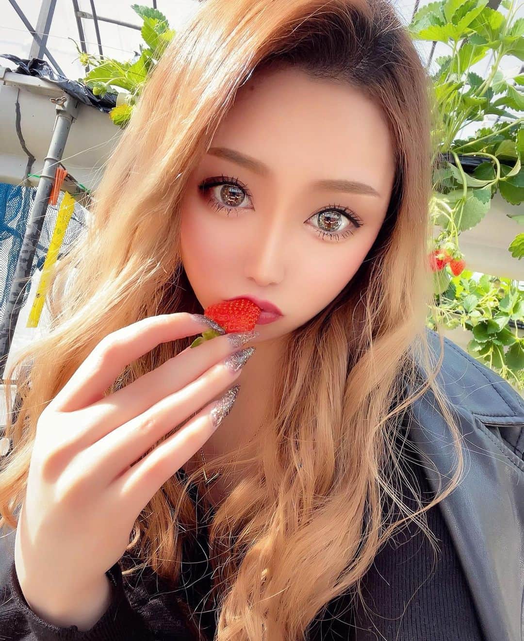 HIMEKAのインスタグラム：「. . 今日も出勤🍓 . . #いちご狩り #いちご」