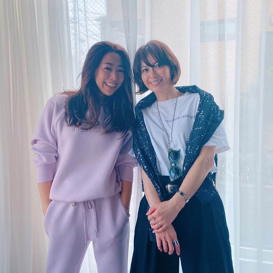 畑野ひろ子のインスタグラム：「今日は、@wakanozawa と一緒。 和香といると冗談ばっかり言いあってる😂😂😂 その場が笑いいっぱいってやっぱりいいなぁ❤️」
