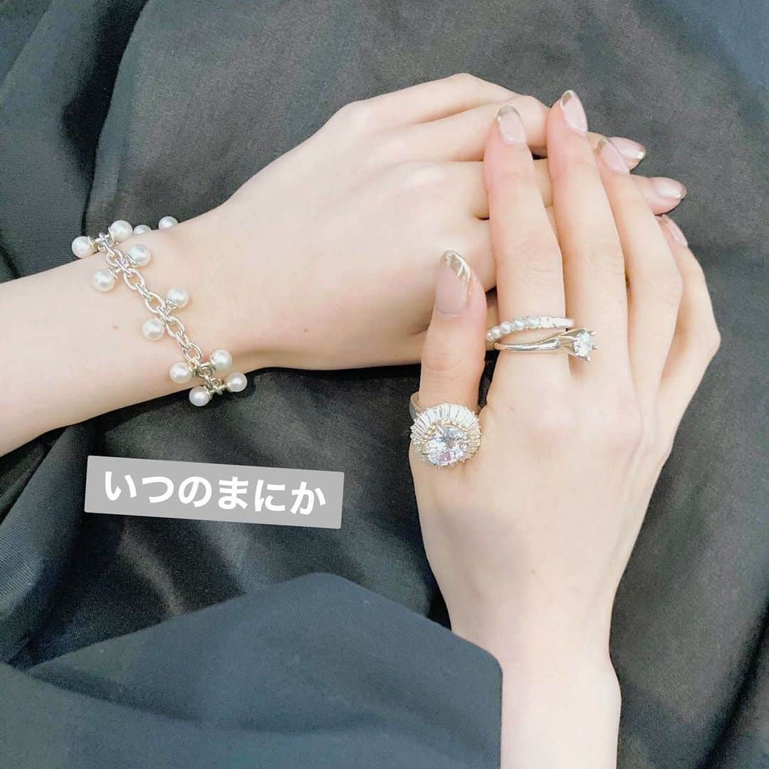 堀未央奈さんのインスタグラム写真 - (堀未央奈Instagram)「💍  アクセサリーなど細かなところにも たくさんこだわりや"かわいい"を 詰め込んでいます❤︎🤤  じっくり見てほしいなぁ  #いつのまにか #乃木坂46 #堀未央奈 #プロデュース #フォトブック」3月19日 23時36分 - horimiona_official