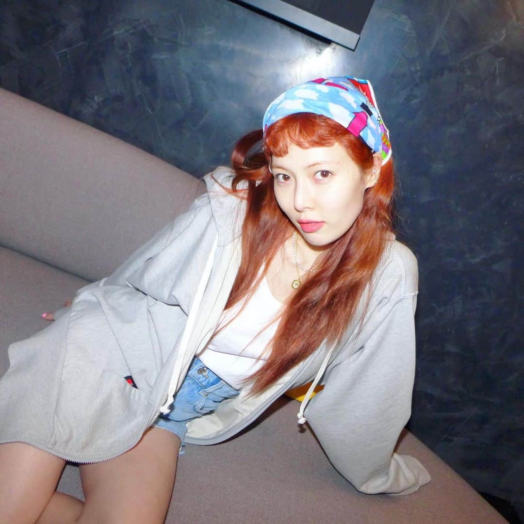 ヒョナ さんのインスタグラム写真 - (ヒョナ Instagram)「녹음실🤍✨📸」3月20日 0時49分 - hyunah_aa