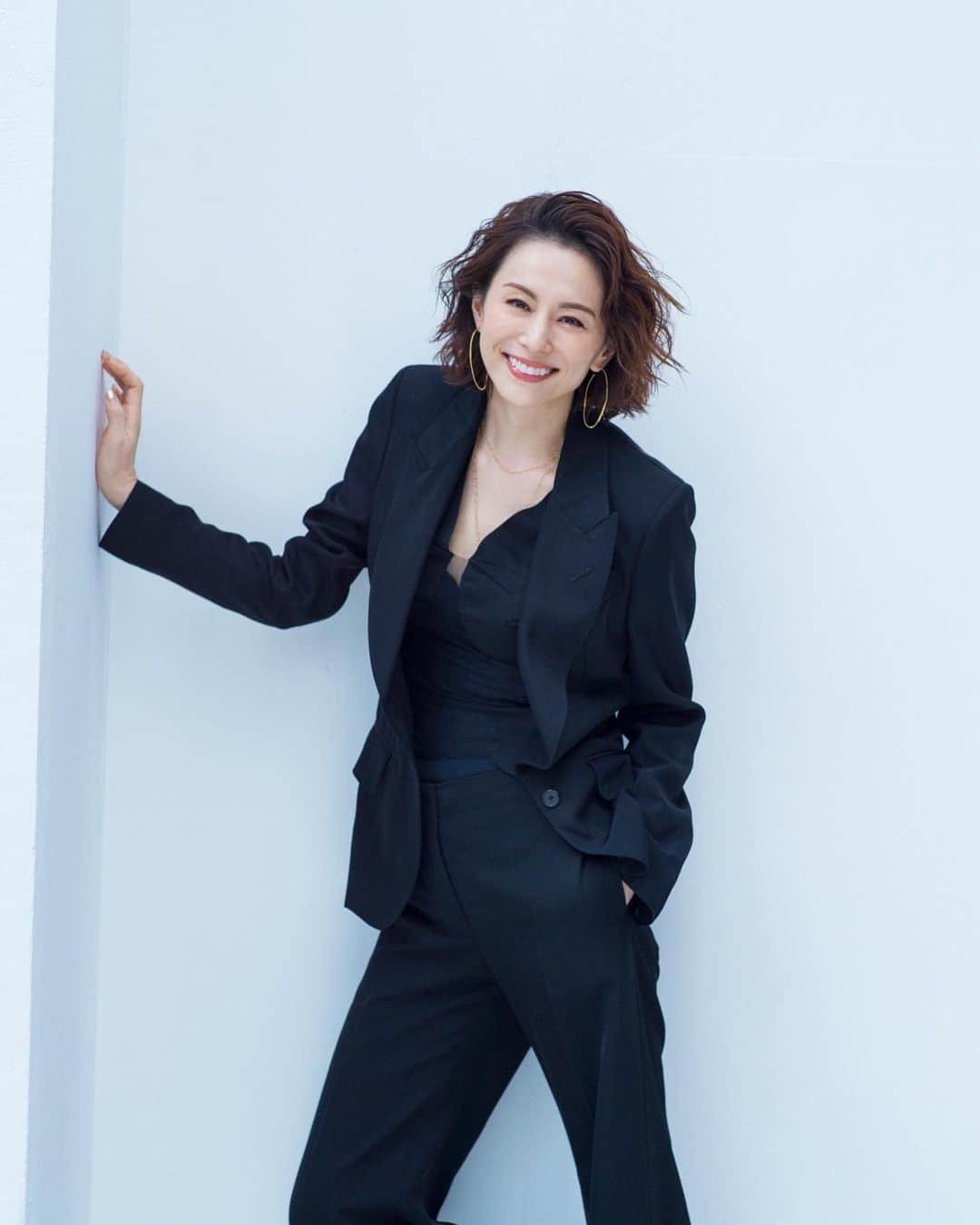 米倉涼子のインスタグラム：「三菱UFJニコス　会員情報誌『PANTER 』さんの連載ページでお世話になりました。 会員誌なので購入出来ませんが写真だけでも！」