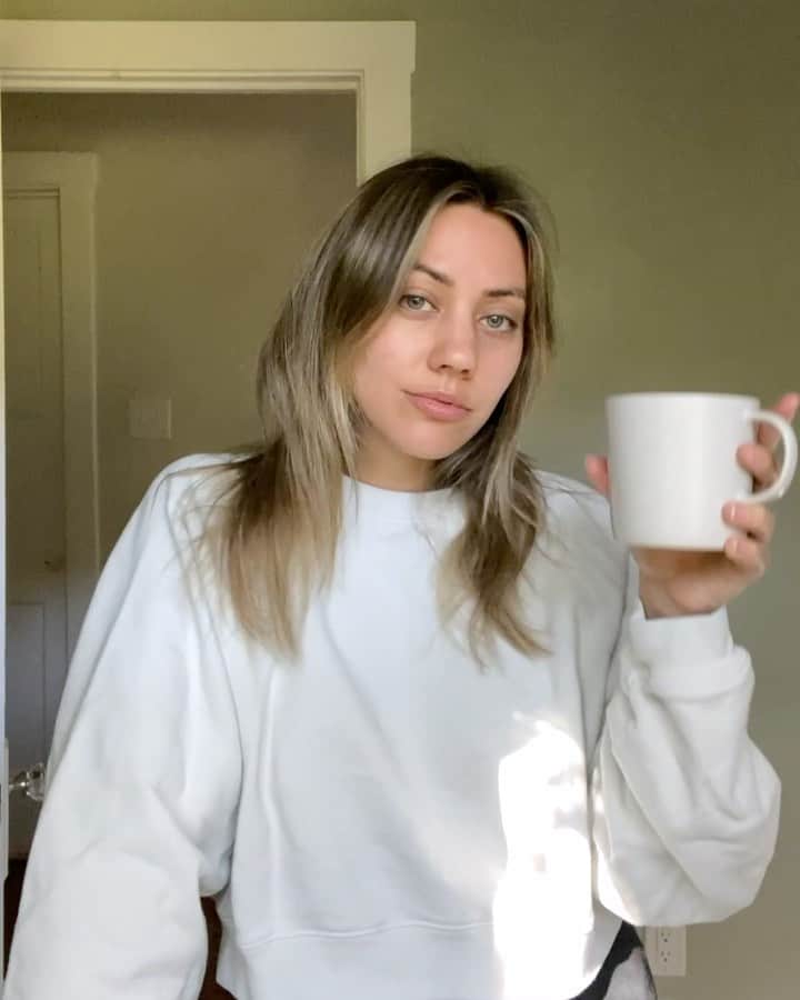 Camden Scottのインスタグラム：「Clean and effective doesn't have to equal expensive! My simple drugstore skincare routine with the new @YesTo Avocado fragrance-free line for my dry/sensitive skin. #YesTo」