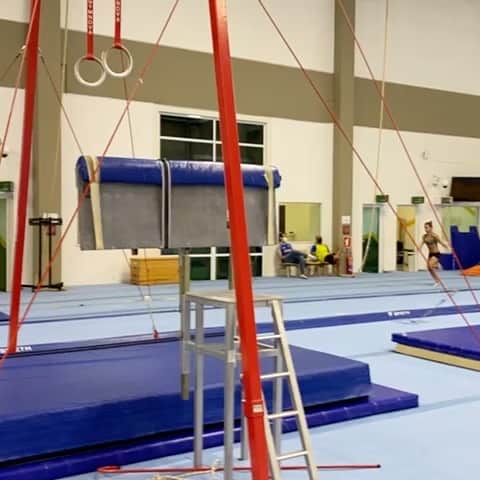 ジャジ・バルボサのインスタグラム：「🖤 #sextou 🖤 #stepbystep #gym #gymlifestyle #gymnastic #gymgirl #chalkgirl 🤸🏼‍♀️ @cbginastica @timebrasil @timeflamengo #caixa」
