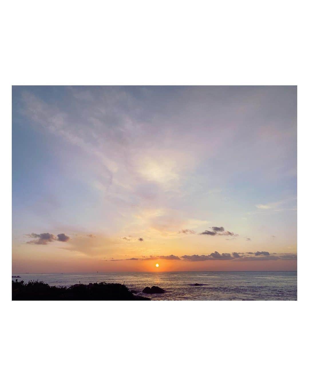 早坂香須子さんのインスタグラム写真 - (早坂香須子Instagram)「sunrise 春分の日 ことはじめ  陰から陽への転換点☯️」3月20日 9時10分 - kazukovalentine