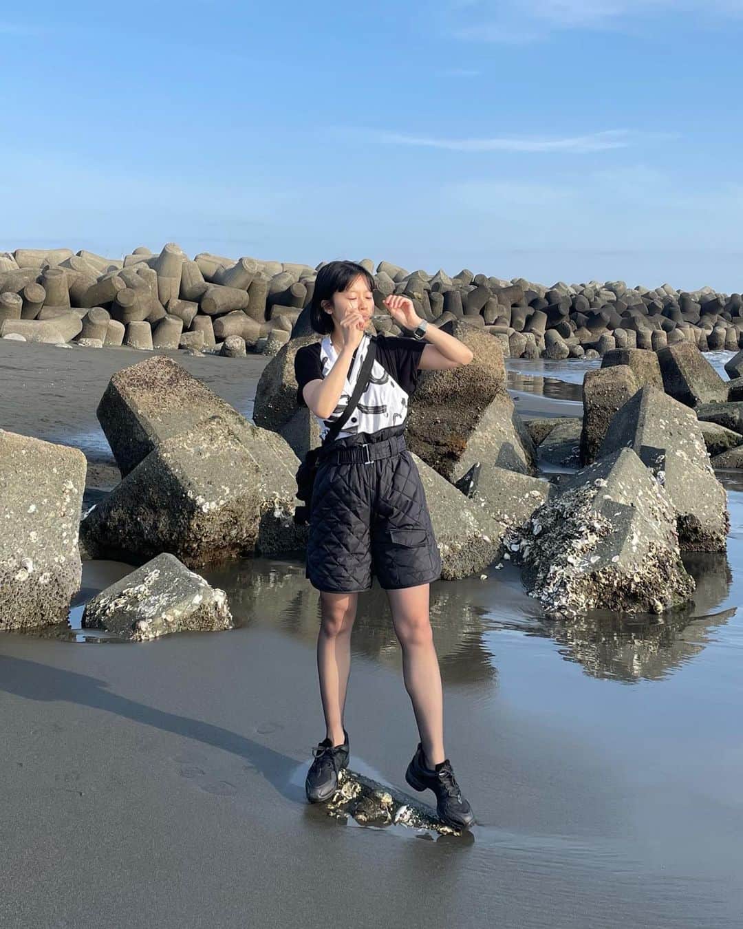 のインスタグラム：「半袖はまだ寒かった春。 久しぶりに私服ちゃん  #テニス部の脚」