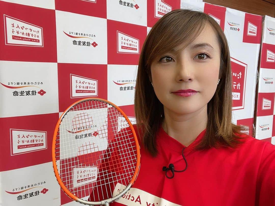 細田阿也さんのインスタグラム写真 - (細田阿也Instagram)「@kumiko_ogura_official  #小椋久美子　さんと🏸  #オンライン版 #スミセイバイタリティアクション  #おうちトレーニング　として フェイスタオルを使いながら ストレッチや親子対決も！  ハイタッチされたり ワンちゃんが参戦したり 小さな妹や弟さんも参戦したりと 賑やかな感じが伝わり微笑ましく  #バドミントン 選手時代から 聡明さ、可愛らしさ、ひたむきさ、粘り、攻撃守備力に見惚れてましたが  #バドミントンキッズ　からの 質疑応答に対しての誠意さ、丁寧さ キュートな回答や、満面の笑顔に、朗らかさにハッピーオーラ満載！  あっという間の時間となりました！  今回も　#オンライン版スミセイバイタリティアクション　では スタッフの皆様の優しさに支えられました！  #スポーツ　の現場のチームワーク♡ 微力ながら務めさせて頂き幸せ、本望でした💪🏼  また皆さんにお会いできる機会楽しみにしております🧏🏻‍♀️  #住友生命保険相互会社  @sumitomolife_vitality #スポーツMC」3月20日 20時11分 - hosodaaya