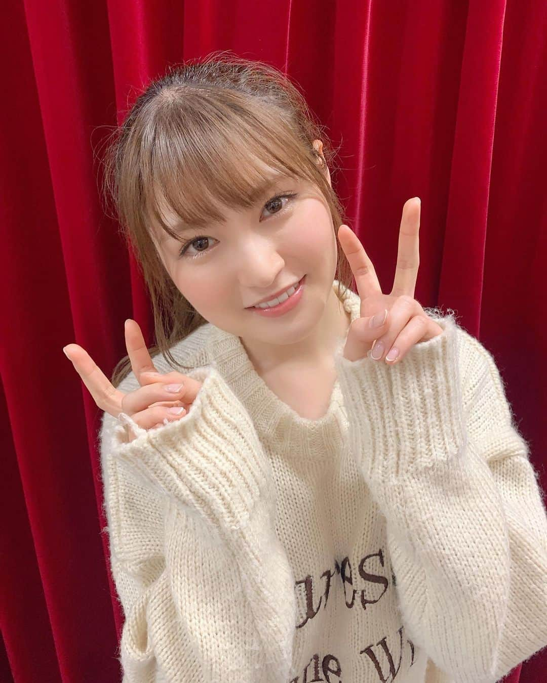 神志那結衣さんのインスタグラム写真 - (神志那結衣Instagram)「ピース✌️ #左右　#ピース　#公演終わり　#ポニーテール」3月20日 20時13分 - jiina27