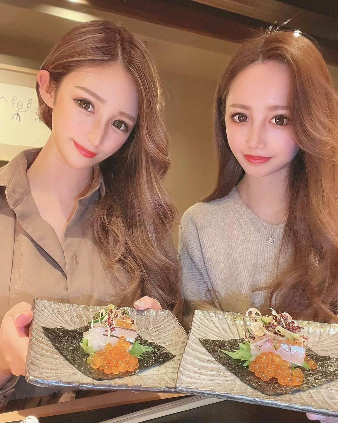 ひよこ先輩さんのインスタグラム写真 - (ひよこ先輩Instagram)「銀座で穴場なお店見つけた🥺 前から気になってて昨日さぽと一緒に👭💕 【 @yoshi.y4325 】 コースメニューは2週間に一度変わるのだけど ほんとに1品1品美味しすぎて お店の方も優しくて次の新しいコースも気になるし 新しい仕事も始めて、仕事の打ち合わせも 増えてきたから個室もあるしまた行こ🥺🙏✨  . #銀座和食 #銀座グルメ#銀座和食#銀座デート #銀座隠れ家#東京グルメ #2週間に一度変わるコースメニュー  #日本酒ペアリング　#銀座　#晩御飯　#ディナー #デート　#記念日　#銀座ごはん」3月20日 20時23分 - piyo14ko