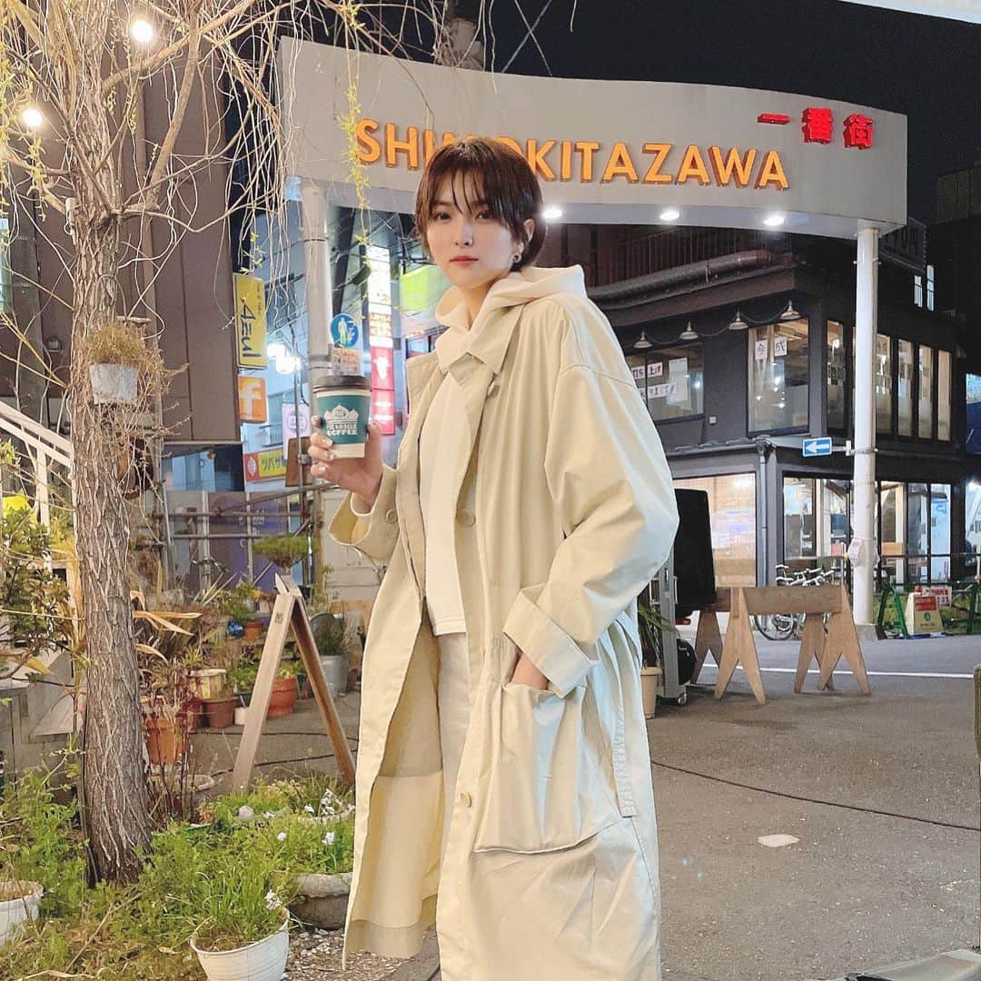 ききまるさんのインスタグラム写真 - (ききまるInstagram)「SHIMOKITAZAWA . . たまたま全身UNIQLOだった日 . . #下北沢カフェ #下北 #下北沢 #下北線路街空き地 #春服コーデ #春コーデ #春服 #春服 #春アウター #春カラー #春コーディネート #春ファッション #UNIQLO #ユニクロ #ユニクロコーデ  #ホワイトコーデ #ホワイトパンツ #白コーデ　#ユニクロユー #ユニクロデニム族 #ユニクロきれいめ部 #ユニクロ部 #ユニジョ」3月20日 20時46分 - kikigram_97