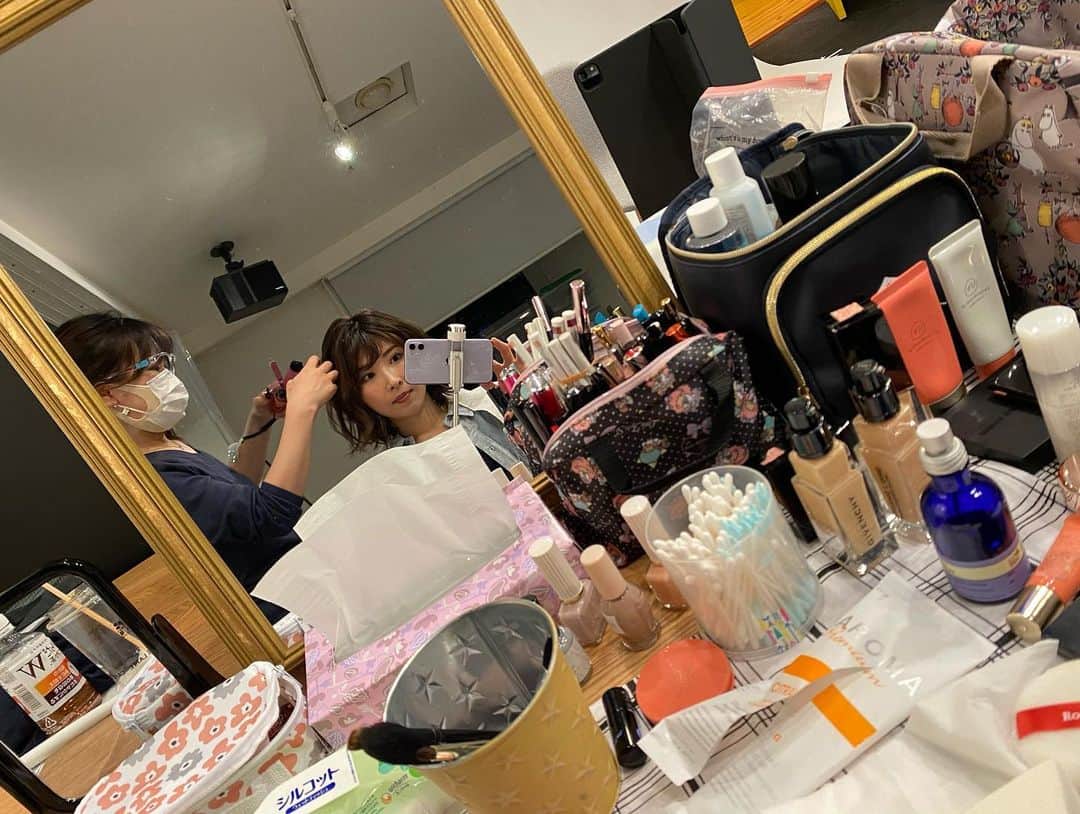 のインスタグラム：「今日の撮影もめちゃ楽しかった〜！！  #ヘアメイク #シュウウエムラ ＃イプサ」