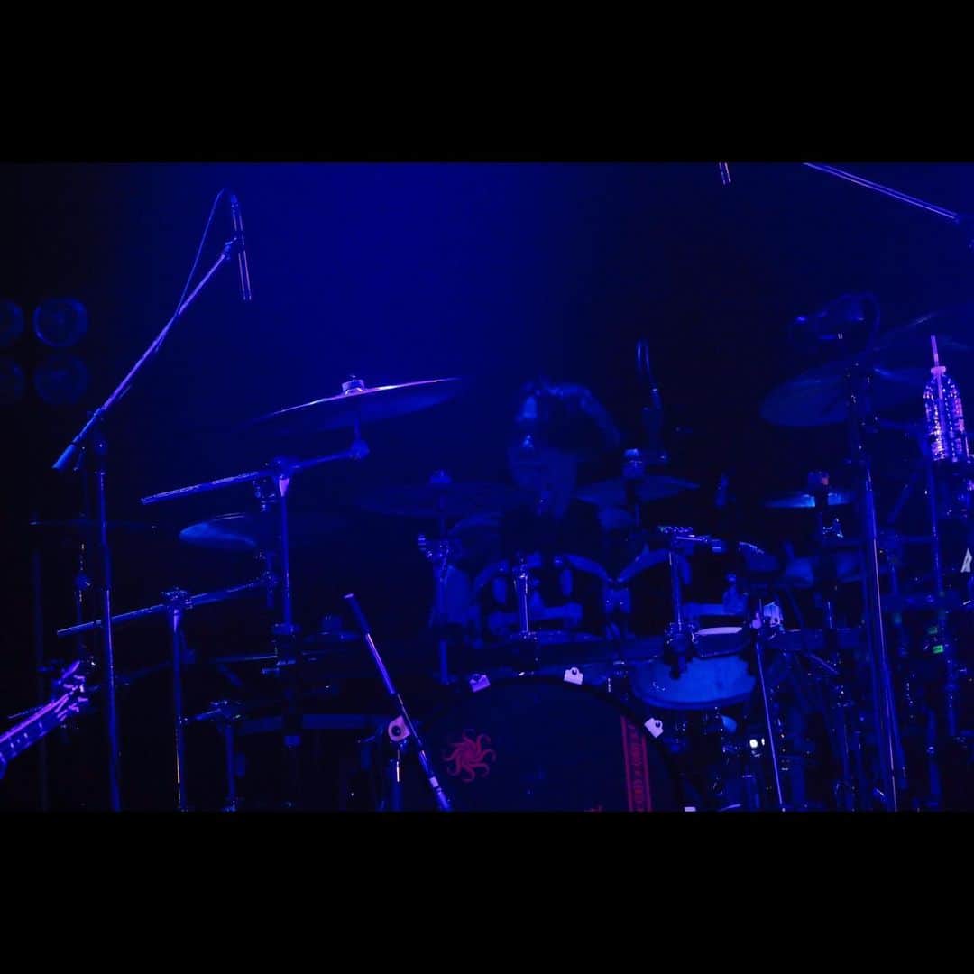 KANDAIさんのインスタグラム写真 - (KANDAIInstagram)「2021.3.20@CALDERA SONIC ・ 久しぶりの有観客ライブ。最高に楽しかった🥁 ・ 早く全力でライブを楽しめるようになればいいな！◎ ・ 次は4/12に渋谷O-Crest！よろしくです！ ・ 📸( @hanna_7221 ) ・ #calderasomnic #lennycodefiction #drum #drummer #sakae #sakaedrums #dw #paiste #lerni #jhaudio #炎炎ノ消防隊 #僕のヒーローアカデミア #dgraymanhallow #allout #alloutanime #dハロ #邦楽 #邦ロック #自然 #キャンプ #ソトアソビ #outside #livin」3月20日 21時00分 - kandai918