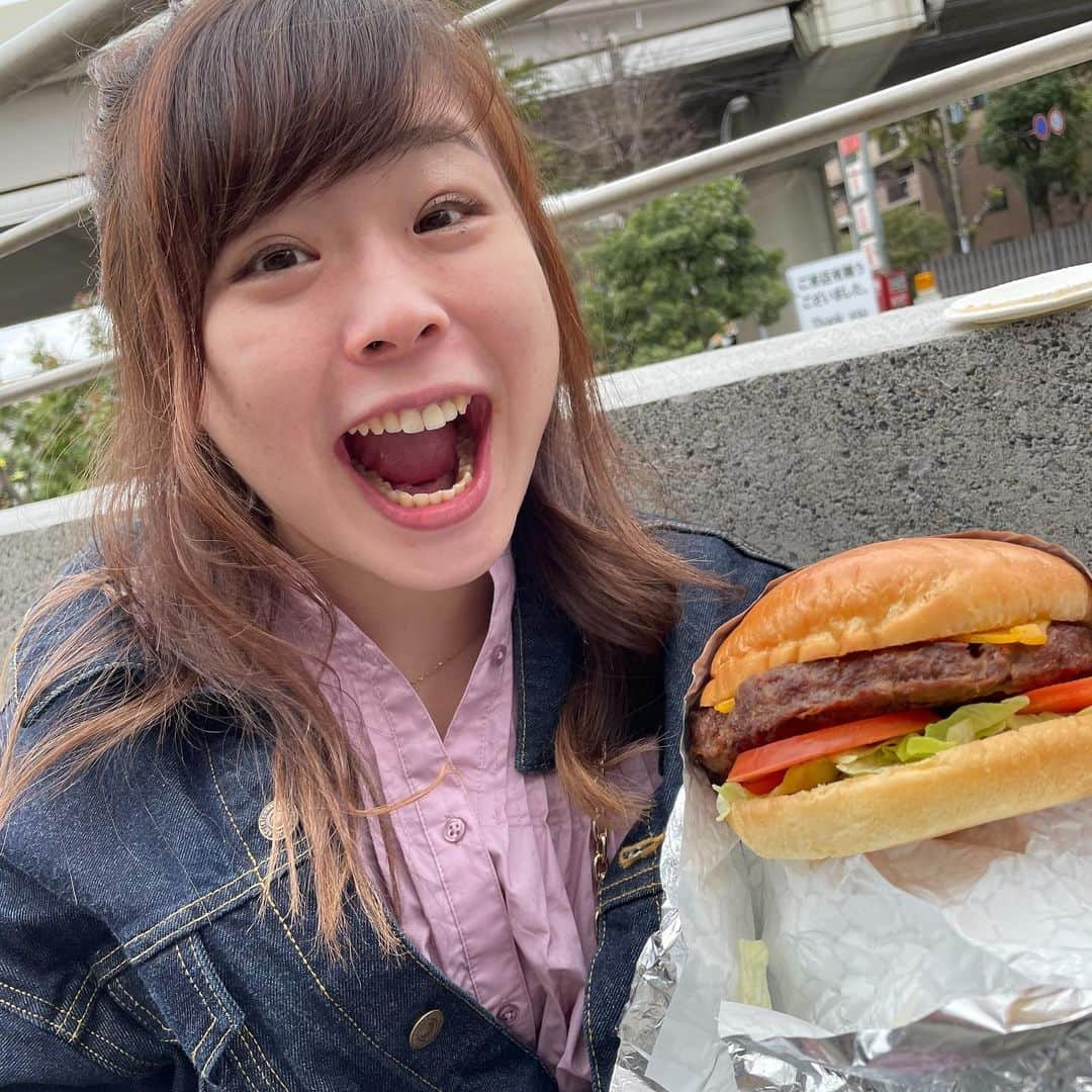 植草歩さんのインスタグラム写真 - (植草歩Instagram)「お腹すいた🍔💗 美味しいハンバーガー食べたい🍔🍔🍔」3月20日 21時03分 - ayayumin0725