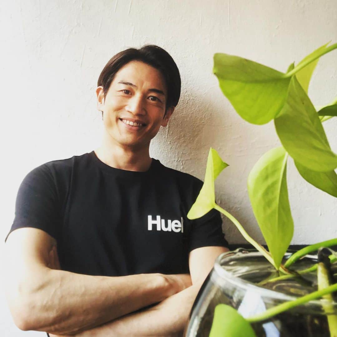 野久保直樹のインスタグラム：「☆ 本日、久々に撮影！ 完全栄養食品「Huel」のWEB広告でござる👍 やっぱり現場は楽しい🤣 出来上がりが楽しみなり😆 ☆ #huel #広告 #WEB #完全栄養食品」