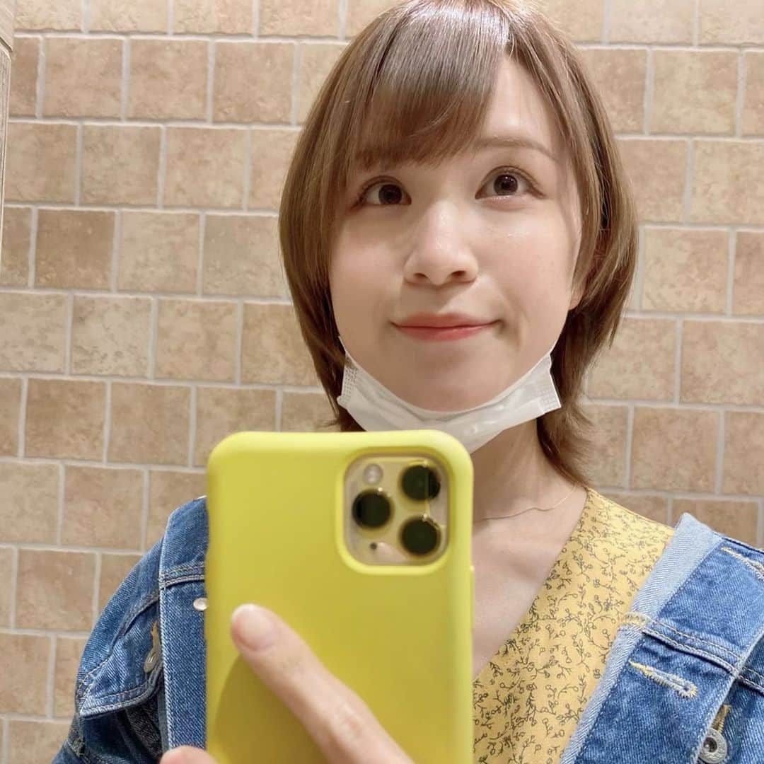 川島菜月さんのインスタグラム写真 - (川島菜月Instagram)「. . . 前髪の矯正あてに行ってきた🤍🤍🤍 . カラーは何色かまた忘れてしまった‼︎ 黄色みを抑えるラベンダー系です🙈 . . @hairsalon.180degrees  . #ウルフカット #ウルフボブ　#ボブ　#ウルフ」3月20日 13時21分 - natsuki0624kia