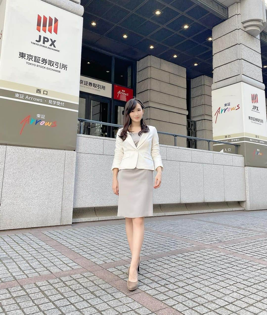 谷中麻里衣のインスタグラム：「End to a week filled with central bank policy meetings ✨  日銀点検はじめ、中央銀行が話題になった1週間でした😊 お仕事の告知や視聴方法の案内はTwitterでしています🌸  #麻里衣取材記録」