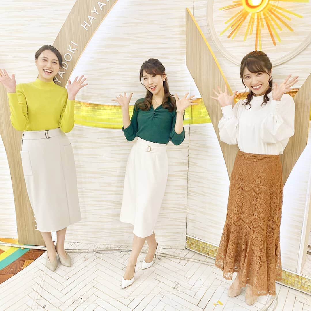 TBS「はやドキ！」のインスタグラム：「この日の３人の衣装のテーマはずばり『植物』🌱！﻿ ﻿ 純菜は新芽、私は年季の入った濃い葉っぱ、久保井さんは私たちを支える幹🌳✨﻿ 共通している色が白だったので、統一感もありました❤️﻿ ﻿ みなさんは花粉症大丈夫ですか？﻿ 私は検査でヒノキアレルギーと出たのですが、まだ何の症状も出ていません‥🤩✌️﻿ このまま症状なく毎年過ごせることを願っています✨﻿ ﻿ ﻿ 小野寺﻿ ﻿ ﻿ #ootd﻿ #衣装﻿ #春﻿ #山形純菜﻿ #小野寺結衣﻿ #アナウンサー﻿ #久保井朝美﻿ #気象予報士﻿ #はやドキ﻿ #tbs﻿」