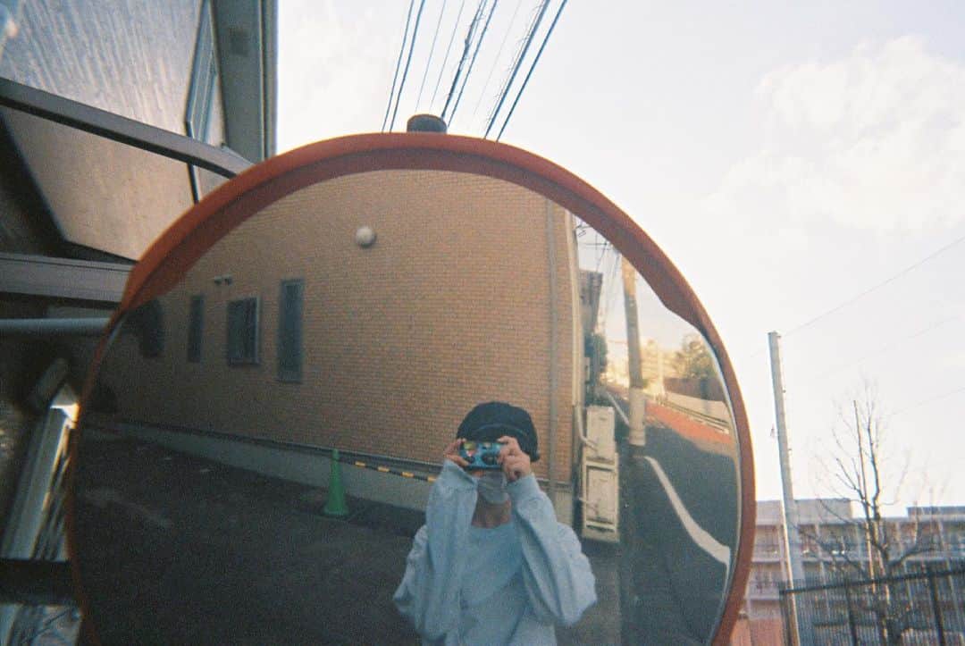 下尾みうさんのインスタグラム写真 - (下尾みうInstagram)「散歩中のmi 🚶‍♀️ #フィルムカメラ  #さんぽ」3月20日 14時05分 - miumiu1343