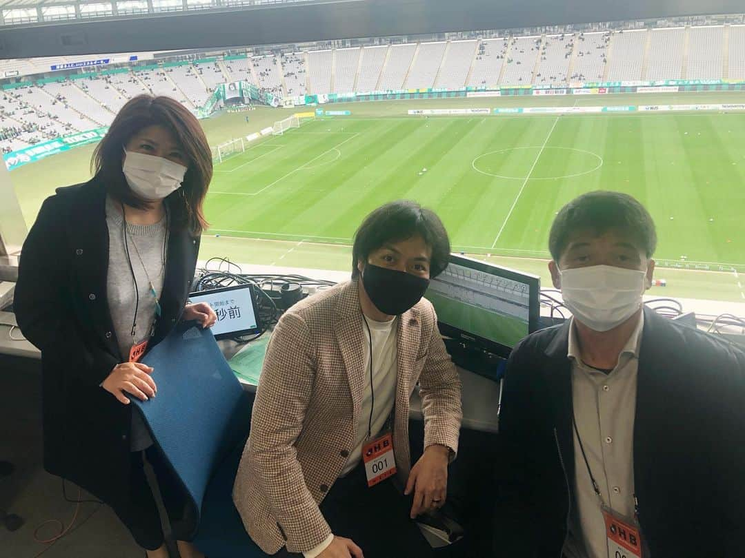 山田泰三のインスタグラム：「これから東京ヴェルディVSツエーゲン金沢実況します⚽️ 解説は元琉球、鹿児島監督のキン・ジョンソンさん、リポーターは中願寺香織さんです。 16時からDAZNでぜひー⭐️ #DAZN #Jリーグ #東京ヴェルディ #ツエーゲン金沢」