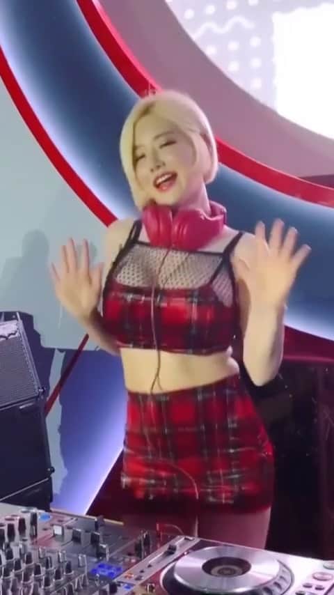 Dj Sodaのインスタグラム：「공연 못한지 벌써 1년째.....💔」