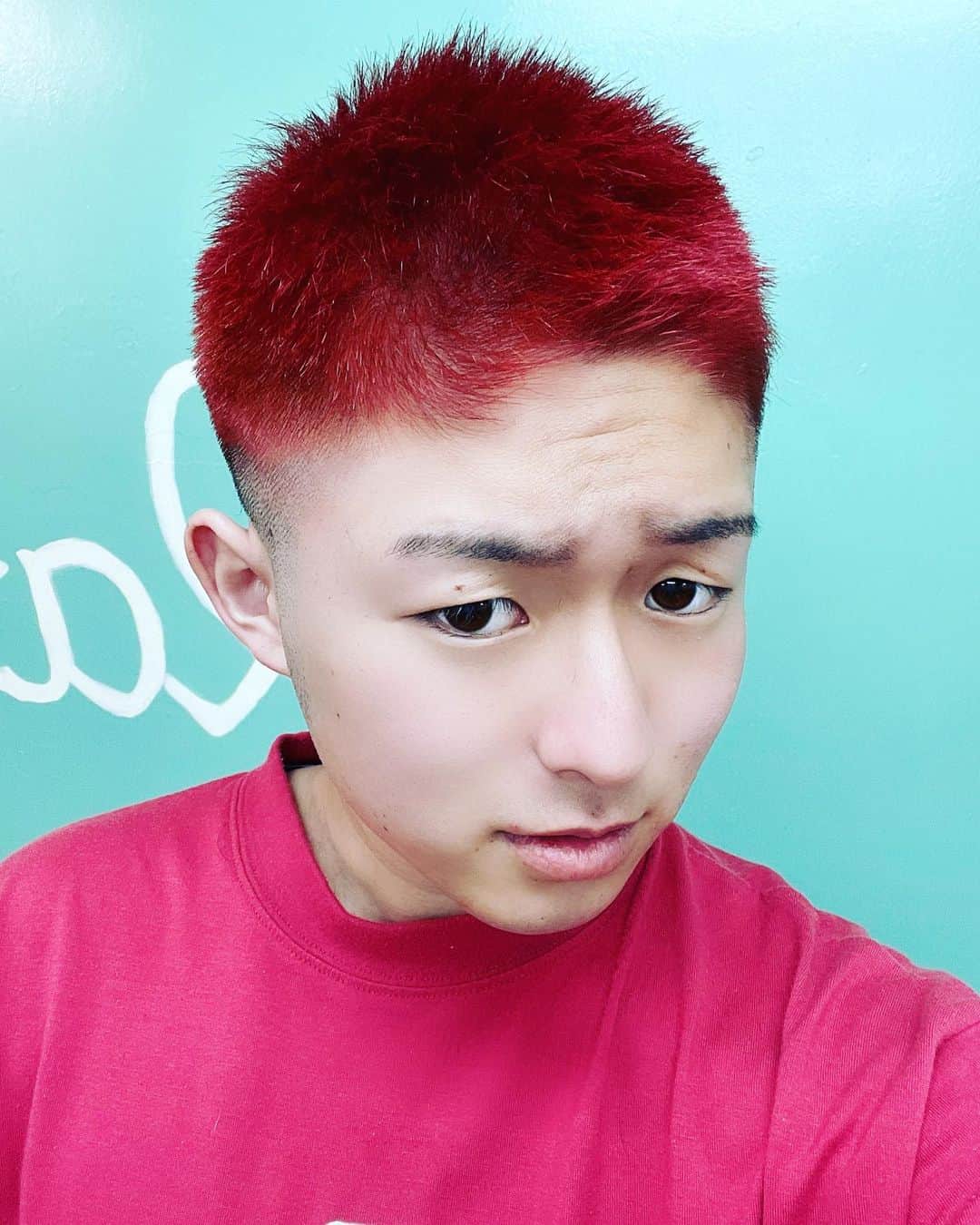 のインスタグラム：「サッカーうまそうな髪型になりました。  #レイクレ #どば師匠 #どば #lazyliecrazy #youtube #youtuber #ユーチューブ #ユーチューバー #インスタ映え #映え #赤髪 #赤 #韓流 #韓流スター #塩顔 #塩顔男子 #instagram #instalike #instagood #ふぉろーみー #フォロー募集」