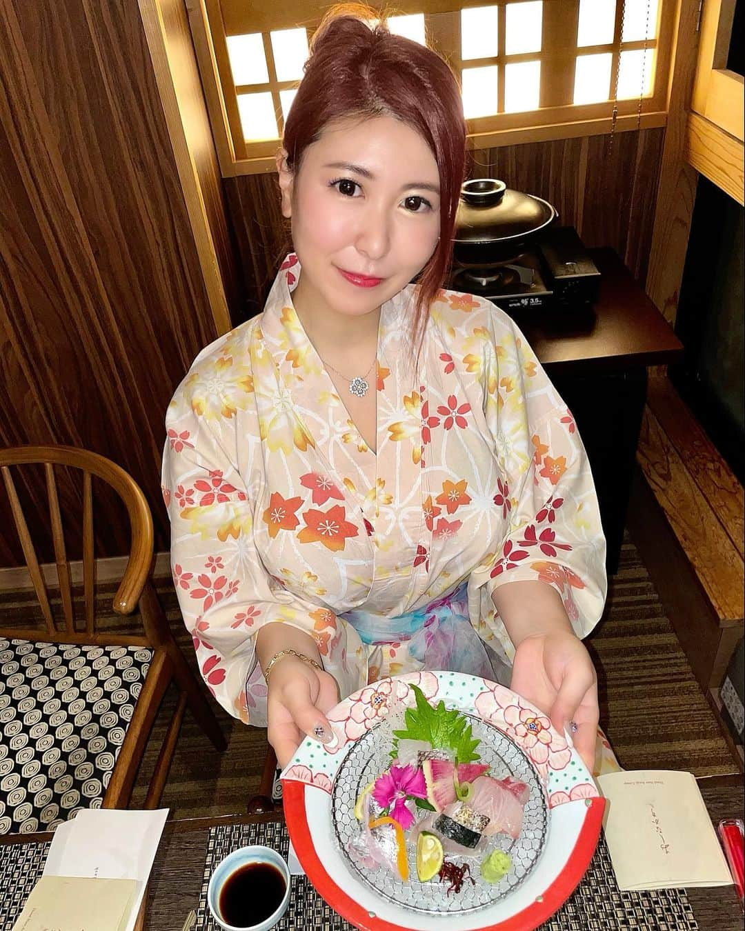 ayuさんのインスタグラム写真 - (ayuInstagram)「I came to enjoy the blowfish dish🐡🍲 ・ 河豚の旬が終わっちゃうので 河豚が頂ける温泉旅館で 高評価のこちら💁‍♀️💕 #渚の壮花季  ギリギリ予約できたので 行ってきました☺️✨✨ 美味しい河豚と温泉で身も心も癒されました🥰♨️ ・ #河豚#フグ#フグ料理#河豚料理#浴衣#浴衣女子#浴衣デート#旅館#温泉旅館#淡路島#淡路島旅行#淡路島グルメ#浴衣ヘアアレンジ」3月20日 15時59分 - ayu888ayu