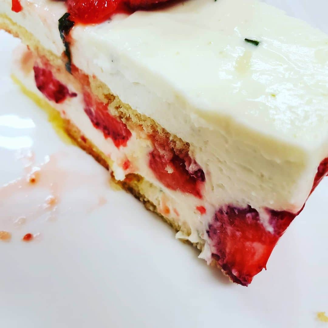 今藤霧子さんのインスタグラム写真 - (今藤霧子Instagram)「I went to the 🍳🔪🇫🇷French class today, 🚶‍♀️walked home, and took by 🚌Chibus.今日はフレンチ教室いき、帰りは歩いて、ちバス🚌で帰りました🎵 #kiriko #kirikoimafuji  #cookinglesson #frenchcookingschool  #frenchcooking」3月20日 16時25分 - kiriko.imafuji