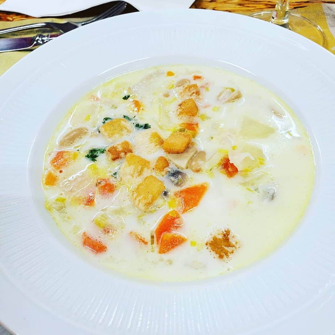 今藤霧子さんのインスタグラム写真 - (今藤霧子Instagram)「I went to the 🍳🔪🇫🇷French class today, 🚶‍♀️walked home, and took by 🚌Chibus.今日はフレンチ教室いき、帰りは歩いて、ちバス🚌で帰りました🎵 #kiriko #kirikoimafuji  #cookinglesson #frenchcookingschool  #frenchcooking」3月20日 16時25分 - kiriko.imafuji