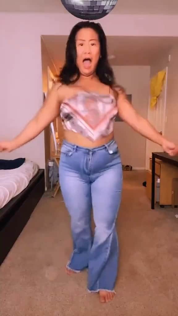 藤井美穂のインスタグラム：「Keep it groovy 🕺 Clothing @sheinofficial @sheincurve #SHEINSpringiton #SHEIN #SHEINgals Use my coupon code SS21613 (extra 15% off, valid until 31st March)  http://shein.top/mleuxtm」