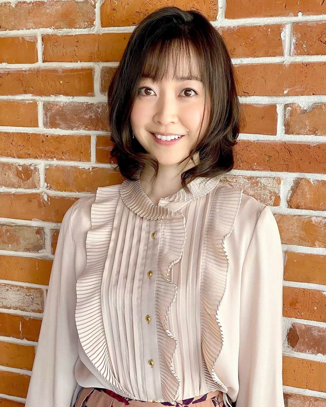 黒川智花さんのインスタグラム写真 - (黒川智花Instagram)「. 撮影へ行ってきました！ あと少しロケが残っています✊ 春らしいお洋服で嬉しいです➰🥰🌷」3月20日 18時05分 - tomoka_kurokawa_official