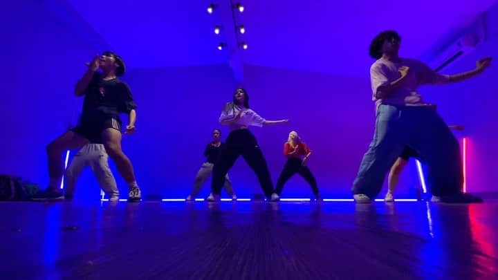 Chi Puのインスタグラム：「Nhớ quá @baobao.vnmese ơiiiii 💃🏻 #chipu #dancepractice #mynewswag」