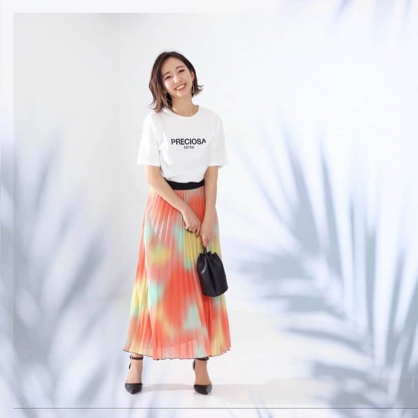 咲希あかねのインスタグラム：「@alluge_official さんの服や小物かわいいの♪  このブランドのセンスが好きで、お店によく買いに行ってた♪ 店頭は表参道店のみだから、他の人と被らないっ😤笑 お値段もお財布に優しい♡ オススメすぎてインスタにも載せてなかったの🤣笑  カメラマンのぺさん　@bsfoto43  がまた素敵に撮ってくださった♡  プロフィールにショップのURL載せておきますね😚 #アルージュ #settimissimo表参道店  お店には#alluge と#settimissimo どちらも置いてます！」