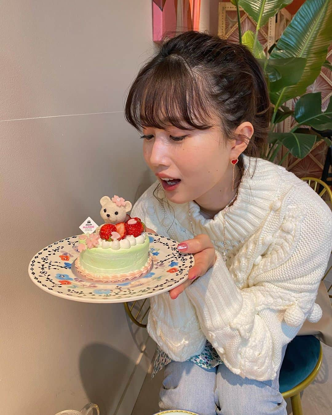 増澤璃凜子さんのインスタグラム写真 - (増澤璃凜子Instagram)「良き週末を。🍓🧸🛼🌸 .  #原宿カフェ #marinehouse #harajuku #piece #liquem」3月20日 19時22分 - ririkomasuzawa