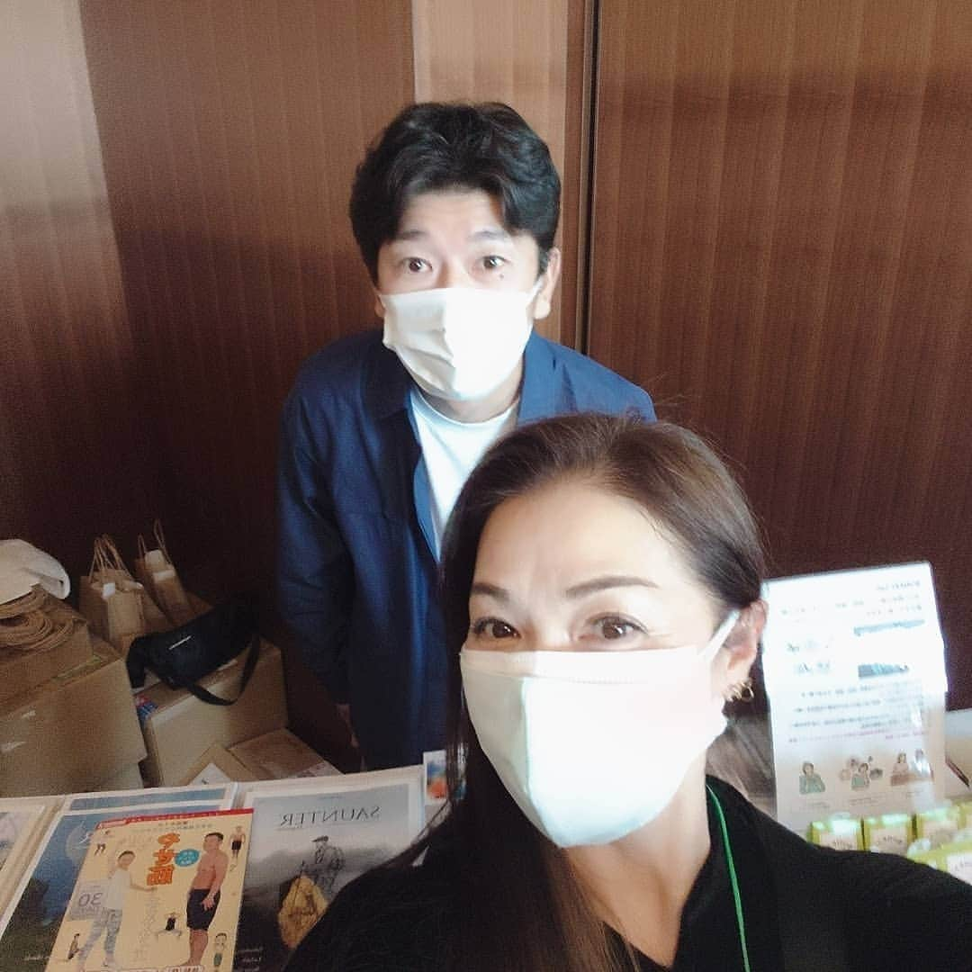 渡辺めぐみさんのインスタグラム写真 - (渡辺めぐみInstagram)「「PRO1,trade show」 Tokyoイベントへ😃⤴️  万成酵素の新商品、「BUNKAII-San」 活きた酵素で、脂肪・糖質・たんぱく質を分解してくれます😃❤️👍  他にも、生ハチミツ・フェミニンウォッシュ・BAKERのクッキー等々、色々とお勉強になるものが沢山ありました😃⤴️⤴️  万成酵素の奥脇さん、色々有り難うございました😊👍  会場で、淳さんにも久しぶりにお会いしました😃⤴️⤴️  皆さん、色々と考えているのですね😃⤴️⤴️  #イベント#万成酵素 #BUNKAI-San#ロンドンブーツ淳 #pro1#instagrammer #instagramjapan #instagramlike #instagramgood @k.okuwaki @banseikoso.third_generation」3月20日 19時25分 - meguheart