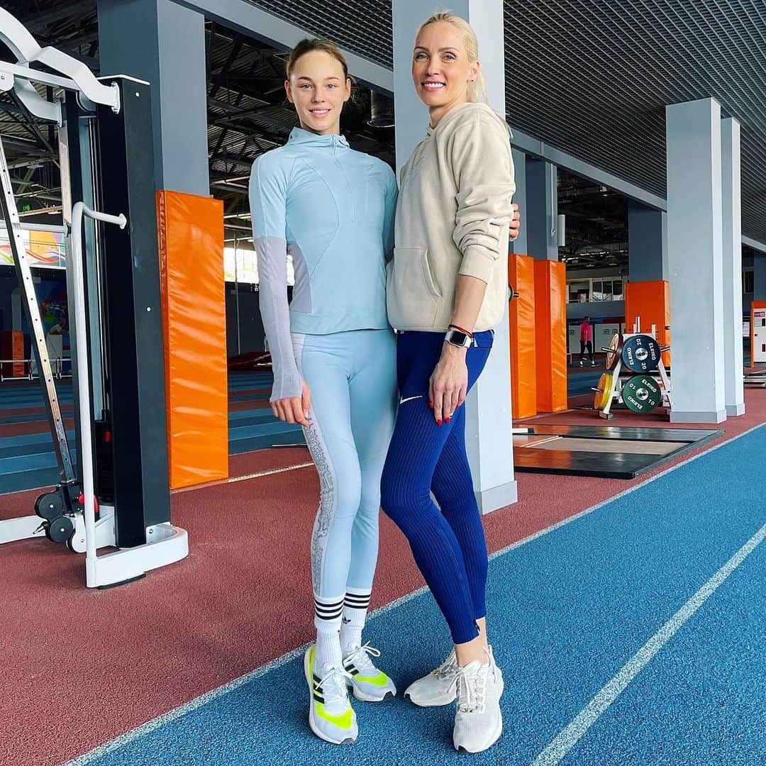 ダリア・ビロディドさんのインスタグラム写真 - (ダリア・ビロディドInstagram)「С прекрасной @olga_saladukha 💪🏻😍❤️ #athletics」3月20日 19時41分 - dariabilodid7