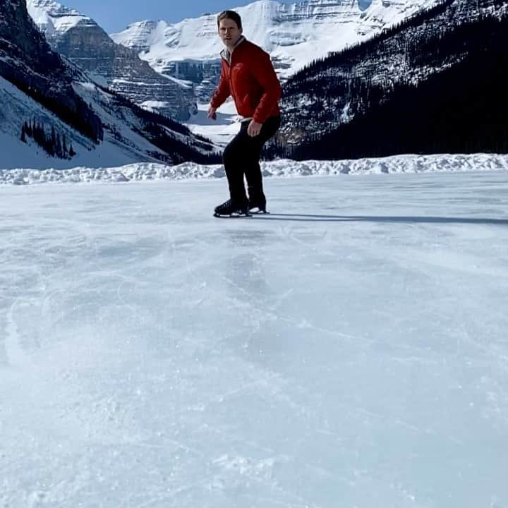 ヴォーン・チピアーのインスタグラム：「Back of the blade... #underrated #figureskating #auraskates #johnwilsonblades #lakelouise #banffnationalpark」