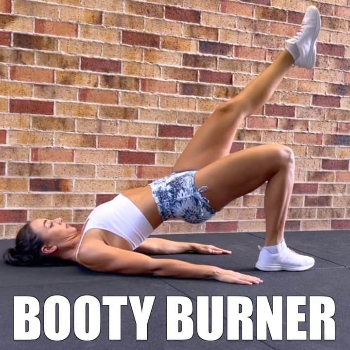 Danielle Robertsonのインスタグラム：「BOOTY BURNER🍑🔥  No equipment, no worries! Today's BOOTY BURNER sesh requires no equipment at all so you can grow those glutes from home! You don't always need equipment to deliver a burn, we are working with high repetitions to fatigue the muscle and achieve that burn🔥🔥  Okay, it’s time to GROW THOSE GLUTES! 🍑  WORKOUT  3 SETS  15 REPS SINGLE LEG GLUTE BRIDGE (EACH LEG) 20 REPS ALTERNATING SIDE LUNGES 30 REPS FROG PUMPS 15 REPS SQUATS 30 REPS FROG SQUATS」