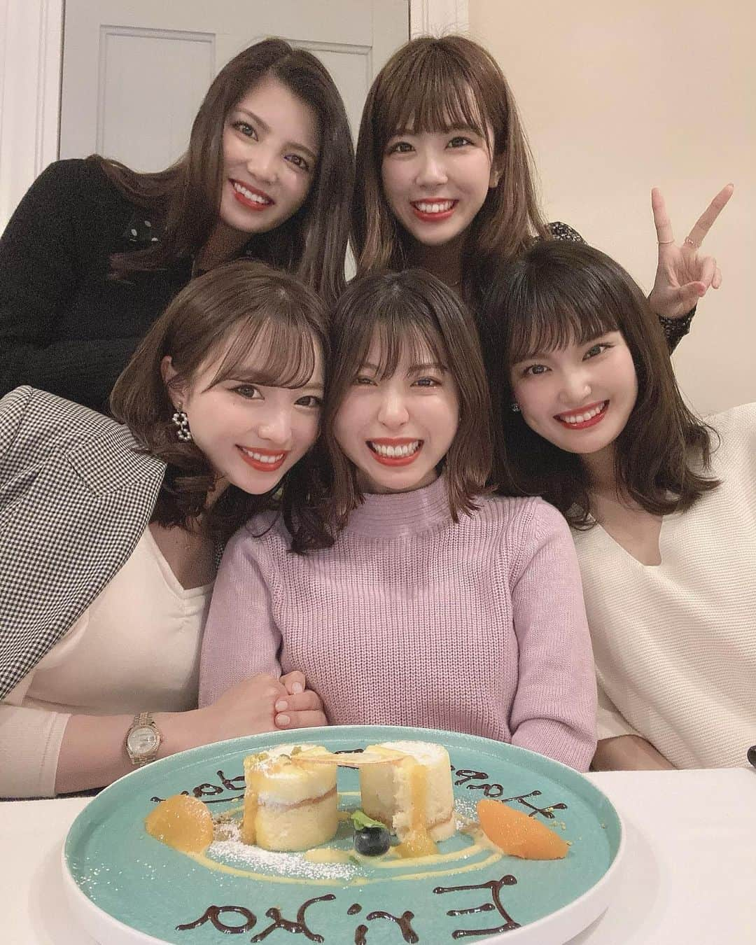 清里千聖さんのインスタグラム写真 - (清里千聖Instagram)「.﻿ おめでとう会🎂💓﻿すきぴ #久しぶりの #1期生 #同期 #謎のポーズ」3月20日 21時44分 - chiseikiyosato