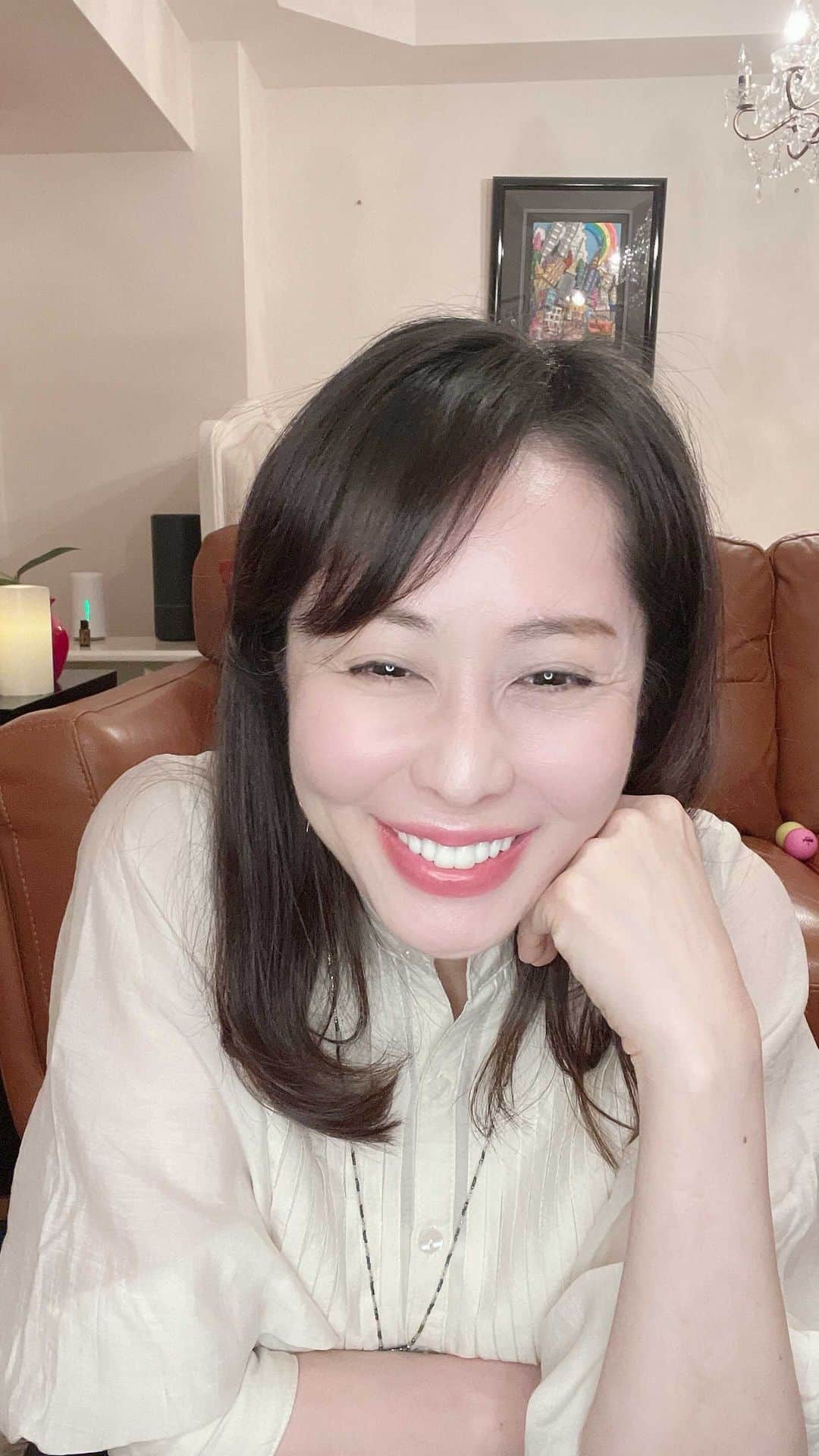 藤井美加子のインスタグラム：「みんな大好きだよー！明日から白湯飲んでスキップしていこー！😽🌸」