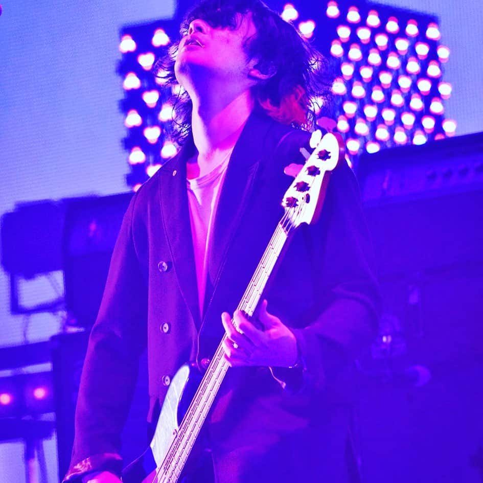 磯部寛之のインスタグラム：「Thank you Makuhari day 1 for an amazing night! Hiro 幕張初日、素敵な夜をありがとうございました。やっぱり楽しいね。明日に備えて早く寝ます。ひろ #alexandros #makuhari #幕張メッセ #初日 #皆 #ありがとう #おやすみ」