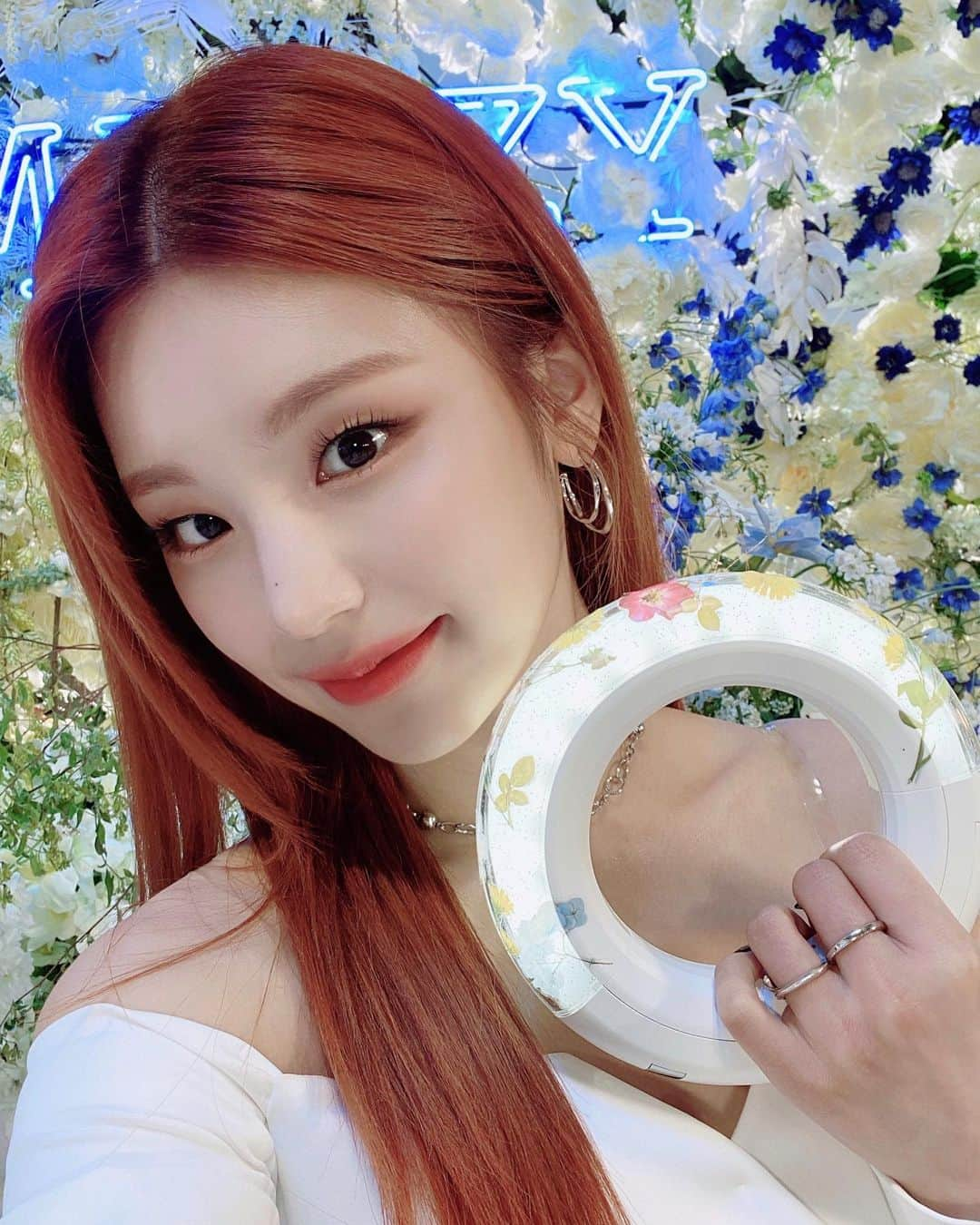 ITZYさんのインスタグラム写真 - (ITZYInstagram)「trust in MIDZY💝  #ITZY #있지 #MIDZY #믿지」3月20日 22時39分 - itzy.all.in.us