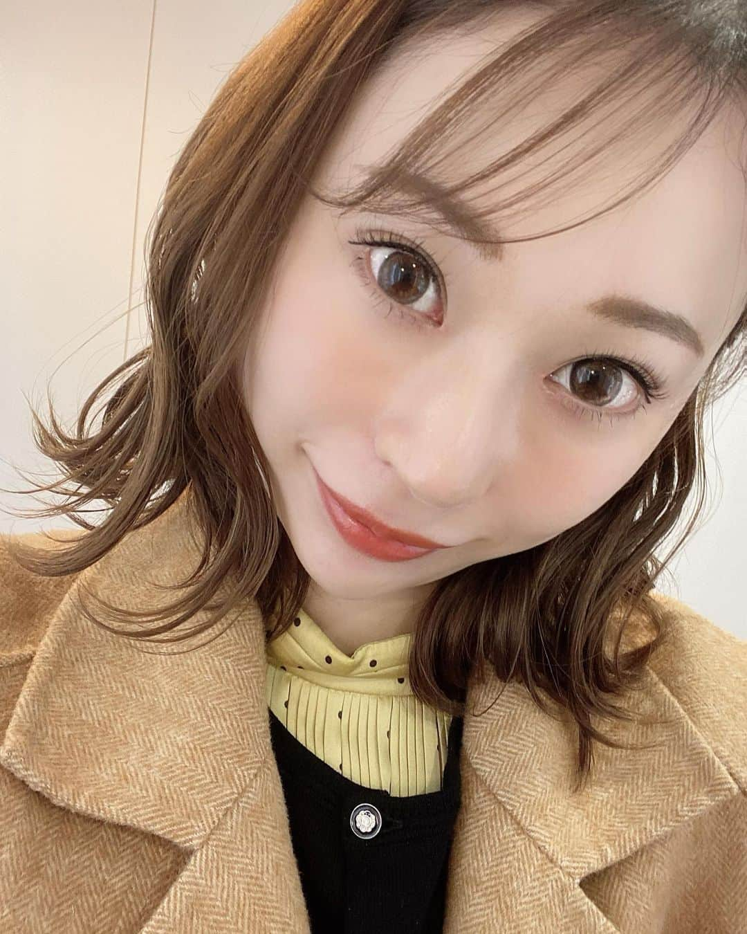 karen okajimaさんのインスタグラム写真 - (karen okajimaInstagram)「まつ毛事情👀✨ㅤ  ㅤㅤㅤ マツエクはいつもティンカーベルさん💞ㅤㅤㅤ  0.1ミリの細めのエクステで 7～9ミリの長さのものを 真ん中長めデザインで 付けれるだけつけてるよ🎶  ティンカーベルさんのマツエクは とってももちが良いしとっても自然🥺💓 いつもありがとうございます✨  自まつげっていつも勘違いされるくらい自然🥰  ㅤㅤ ㅤㅤㅤ  #teenkarbel#eyelash#ティーンカーベル#マツエク#まつ毛エクステ#下まつげ#ホームサロン#南船場#心斎橋マツエクサロン」3月20日 22時49分 - karenokajima0318