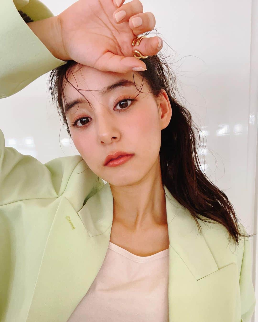 新木優子さんのインスタグラム写真 - (新木優子Instagram)「@nonno_magazine ５月号発売中です‼︎ とっても爽やかな表紙です‼︎ 企画も盛りだくさんで楽しんでいただけると思います♪ ぜひチェックして下さい☺️」3月20日 23時33分 - yuuuuukko_