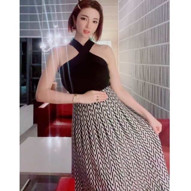 森下悠里さんのインスタグラム写真 - (森下悠里Instagram)「@regina.select  可愛いニットのロングスカート♡  合わせやすくて 最近のお気に入り🖤  #reginaselect #skirt #longskirt #knit」3月20日 23時59分 - yuurimorishita